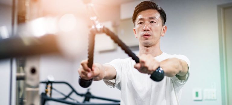 誰にも言えない男の秘密不安と後悔を断ち切る包茎手術で人生は変わる